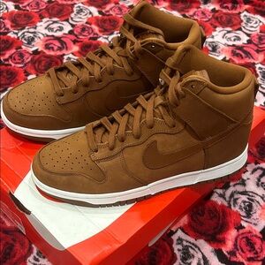 Nike Men's Tan High-Top Sneakers